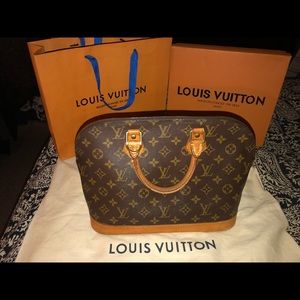 SOLD 💸💸💸💸Authentic Louis Vuitton Alma PM Mon